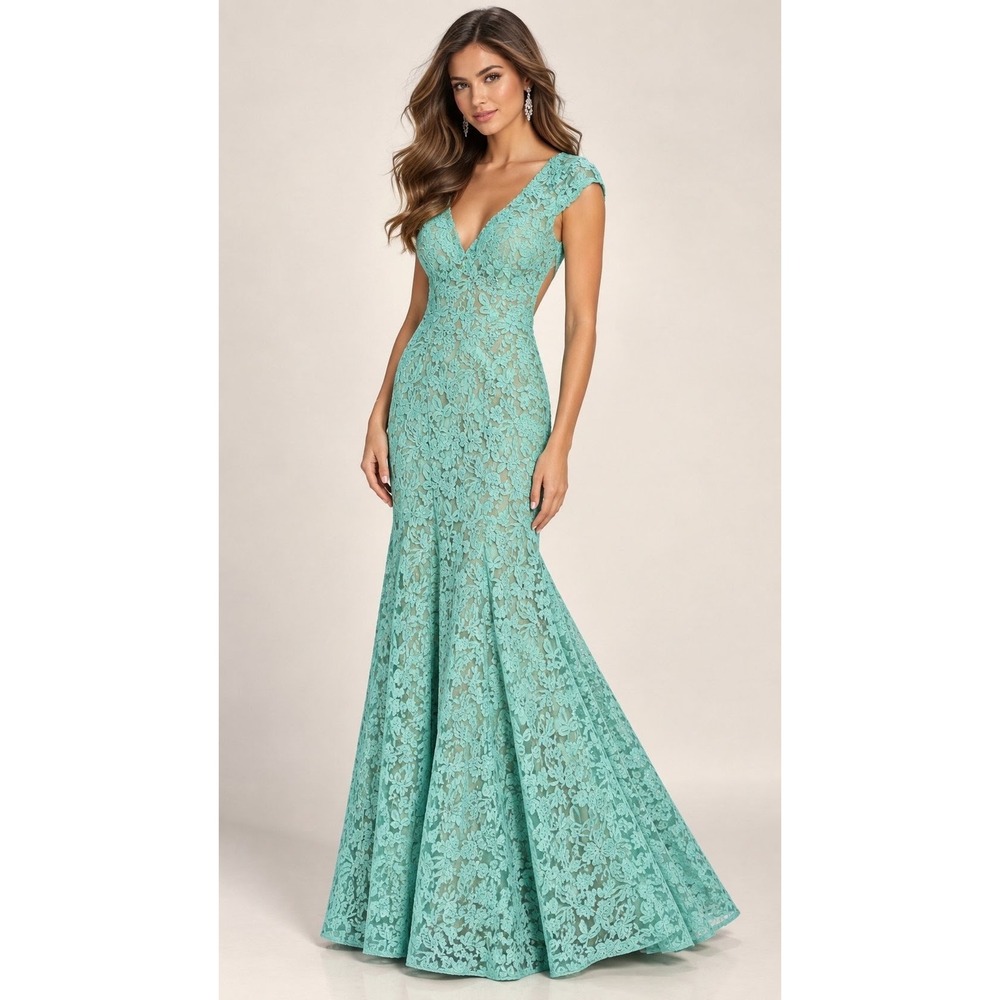 La Femme Seafoam Green Lace Mermaid Gown Open Back Formal Dress- Size 2
